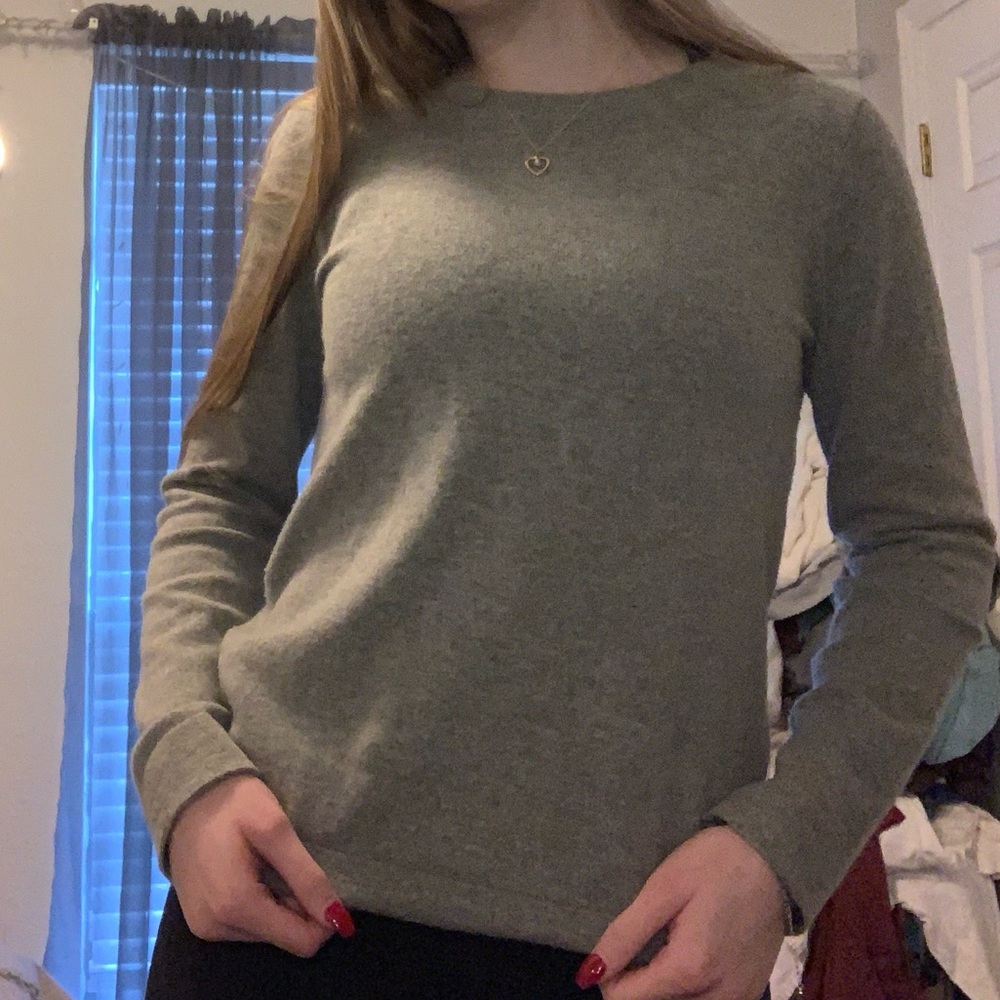 ⭐️Perfect condition size small J. Crew grey sweater